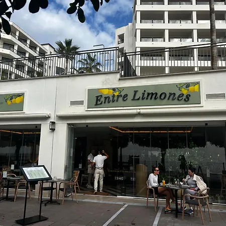 Апартаменты Centre Beachfront & Pool *