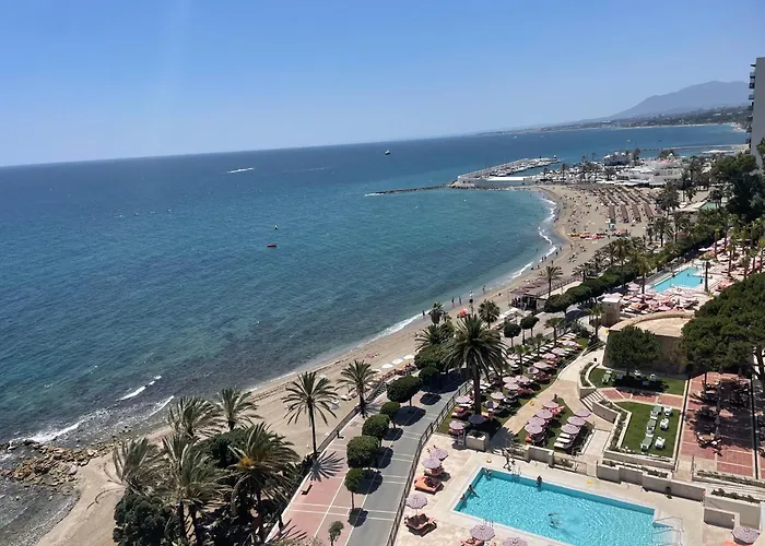 Centre Beachfront & Pool 马尔韦利亚