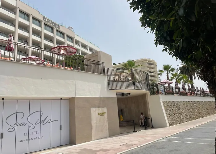 Centre Beachfront & Pool * 马尔韦利亚