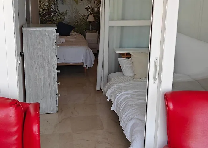 Centre Beachfront & Pool 马尔韦利亚