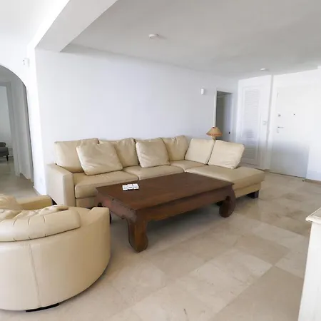 Lejlighed Centre Beachfront & Pool