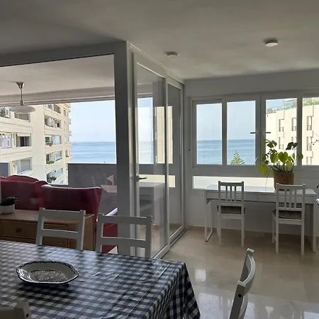 Centre Beachfront & Pool Daire